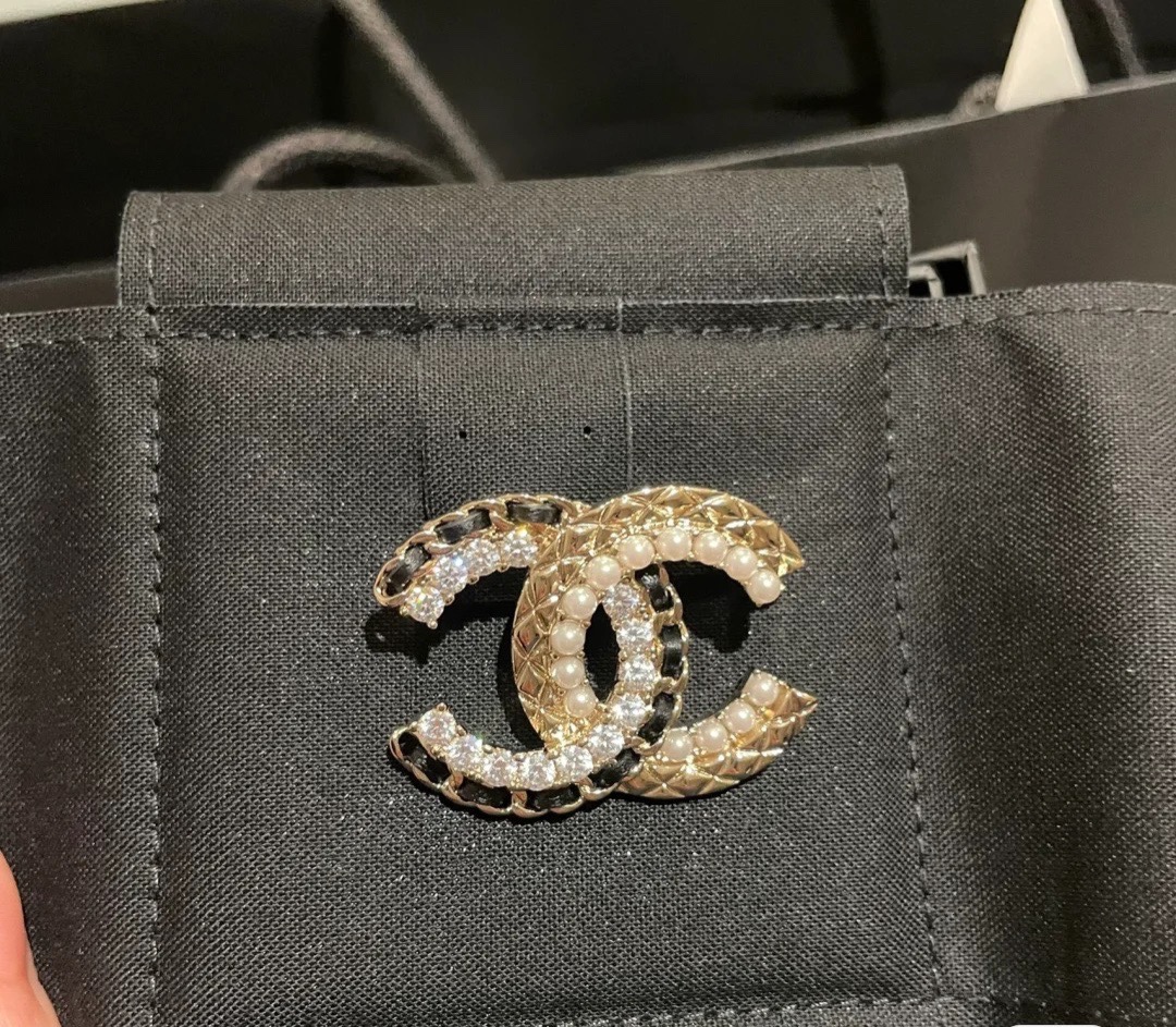 Chanel Leather Diamond Pearl CC Brooch - Original Replica Club