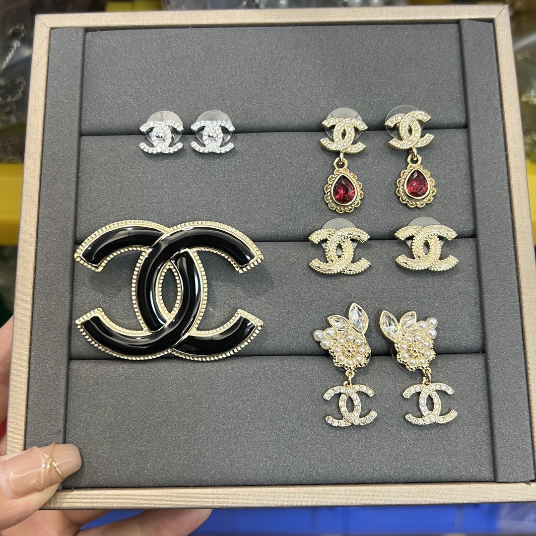 Chanel Black and White Enamel Gold Edge Brooch - Original Replica Club