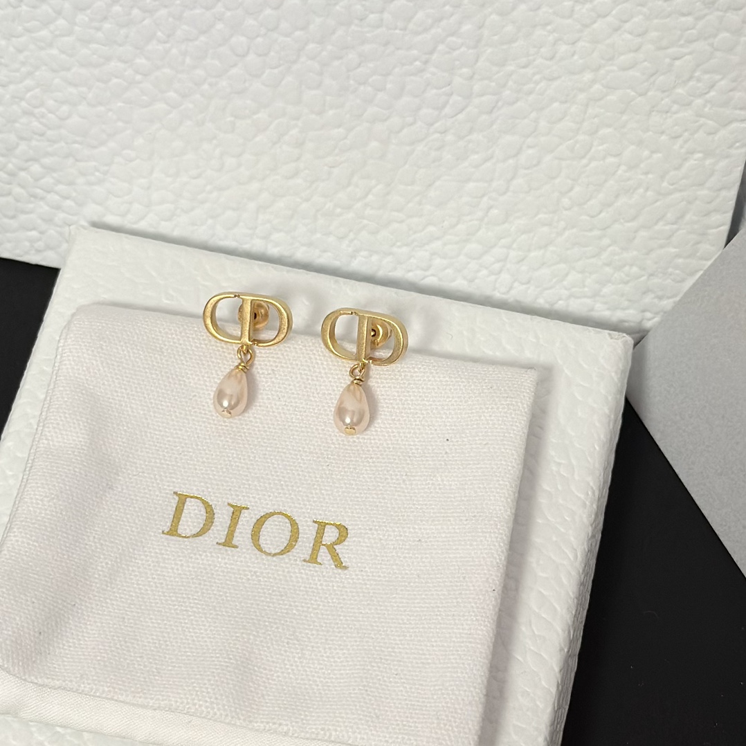 Dior Pink Teardrop Pearl Earrings - Original Replica Club