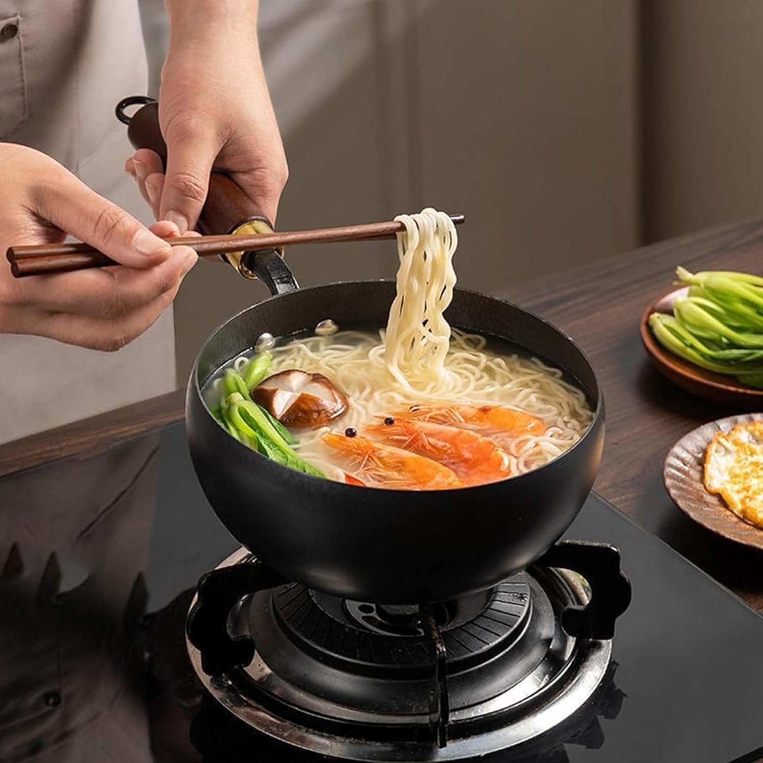 Uncoated Thick Iron Pot, Japanese Iron Pots for Cooking, Uncoating Cast Iron Pot, Non-Stick Cast Irons Wok with Lid, high Purity Irons Frying Pan for Cooking (Hammer-Glass Cover, M-9.5 in)
